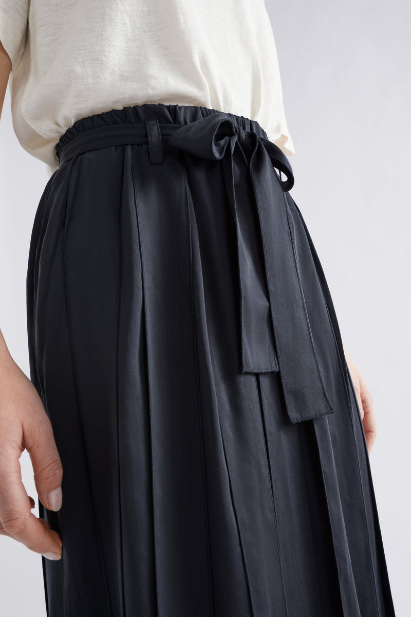 ELK Strimmel Skirt in Black