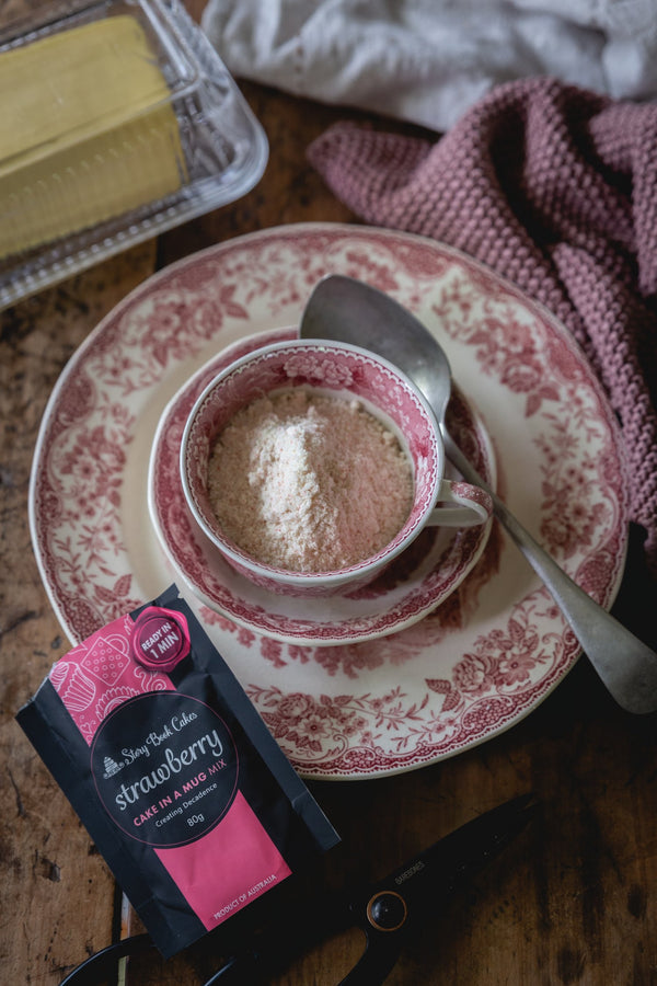 Strawberry Mud Cake in a Mug 80g