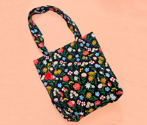 Togetherness Design Everyday Tote Bag in Flower Market