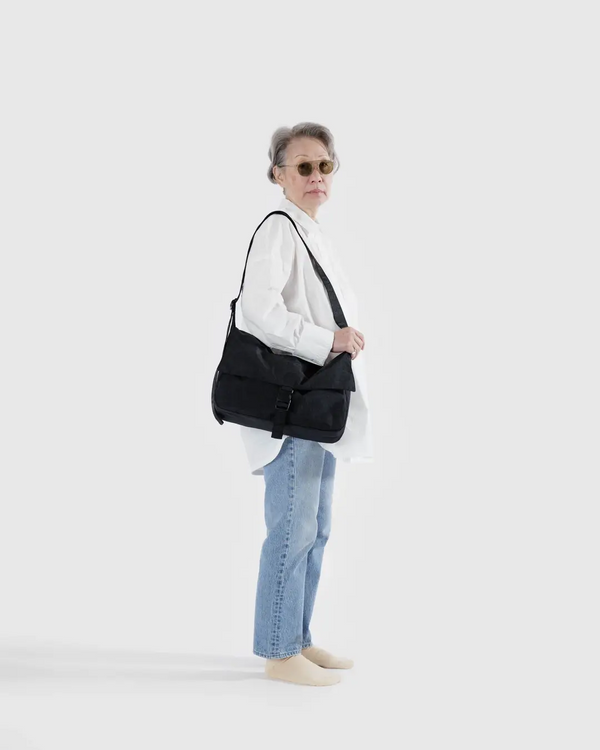 Baggu Nylon Messenger Bag in Black
